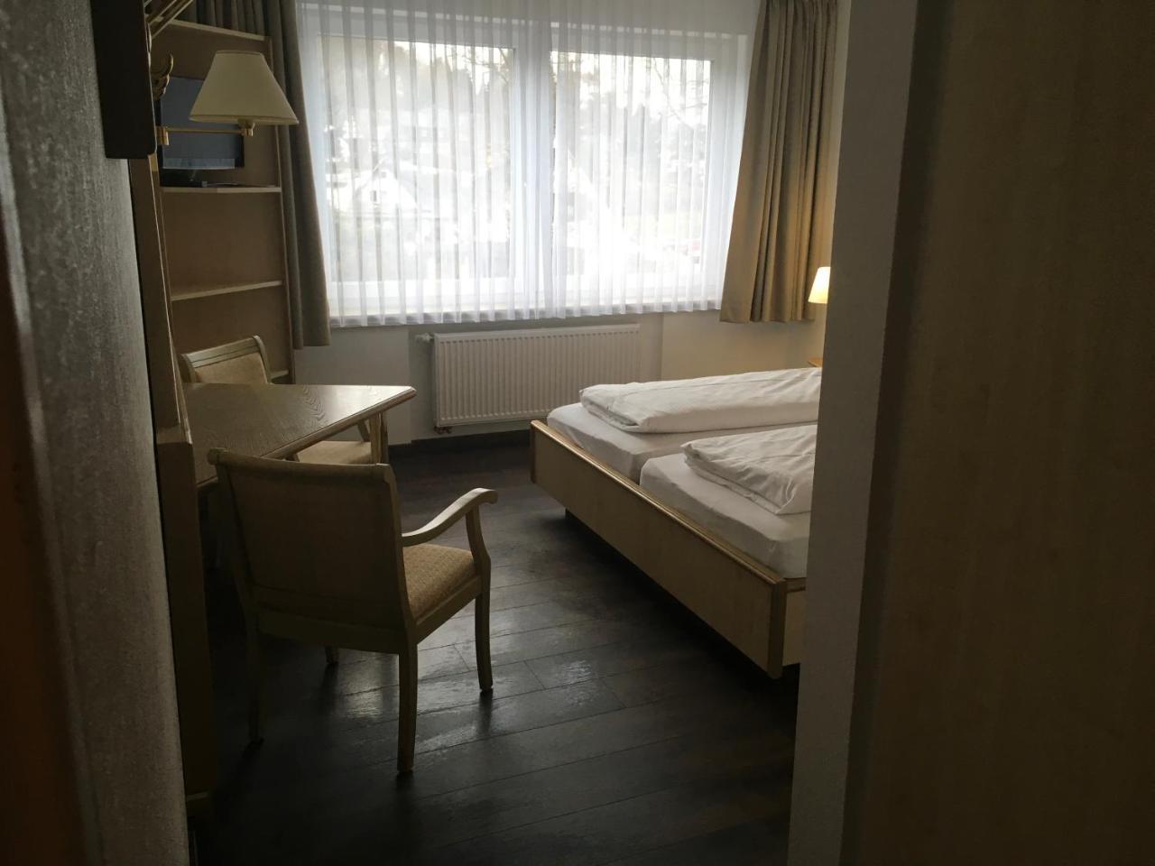 Hotel-Pension Zum Paradies Willingen  Εξωτερικό φωτογραφία